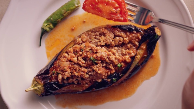 Video Reference: Dish, Food, Cuisine, Ingredient, Stuffed peppers, Produce, Stuffing, Recipe, American food, Vegan nutrition