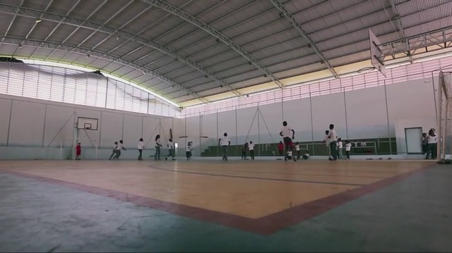 Video Reference: Sport venue, Field house, Sports, Futsal, Indoor soccer, Leisure centre, Team sport, Hall, Building, Net