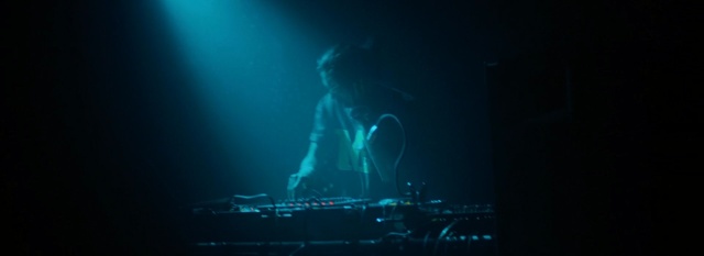 Video Reference: Performance, Entertainment, Blue, Black, Performing arts, Concert, Light, Stage, Music, Rock concert