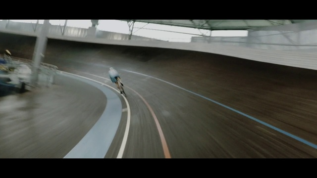 Video Reference: Track cycling, Bicycle, Cycle sport, Sports equipment, Vehicle, Longboard, Recreation, Bicycle racing, Road, Photography