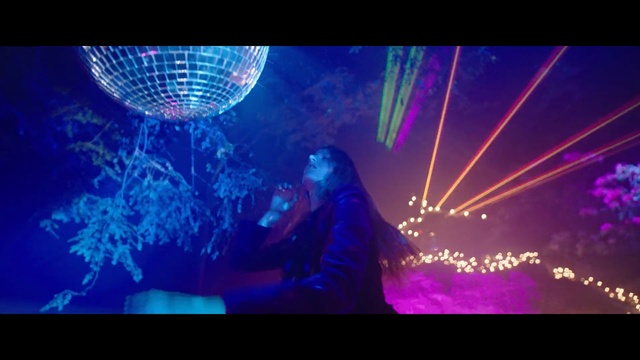 Video Reference: Entertainment, Light, Purple, Visual effect lighting, Violet, Performance, Lighting, Music venue, Nightclub, Event, Person