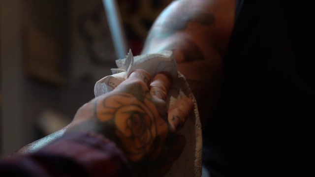 Video Reference: Arm, Skin, Tattoo, Hand, Joint, Leg, Human body, Flesh, Muscle