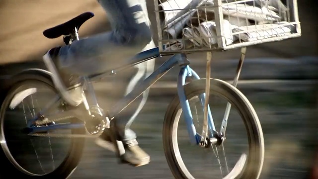 Video Reference: bicycle, road bicycle, bicycle wheel, bicycle frame, wheel, mode of transport, tire, bicycle saddle, automotive tire, spoke