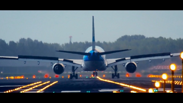 Video Reference: Airline, Air travel, Aviation, Airliner, Airplane, Aircraft, Wide-body aircraft, Aerospace engineering, Vehicle, Flight, Person