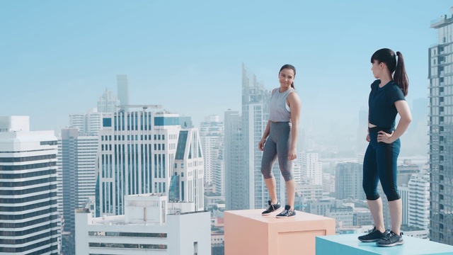 Video Reference: Metropolitan area, Skyscraper, Human settlement, Daytime, Atmospheric phenomenon, City, Urban area, Standing, Tower block, Architecture