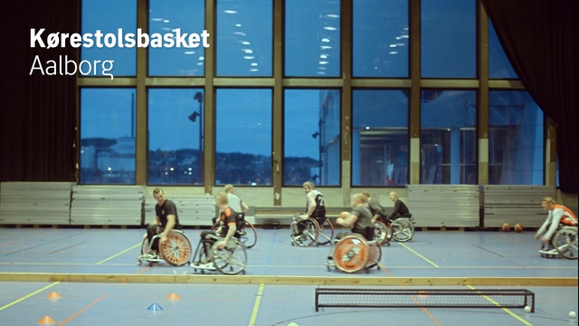 Video Reference: sport venue, games, sports, recreation, competition, leisure, leisure centre, competition event, performance, championship, Person