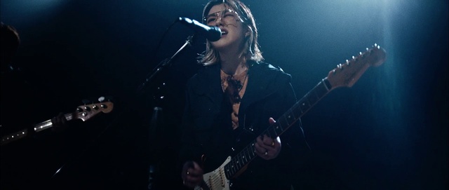 Video Reference: Performance, Musician, Entertainment, Music artist, Music, Performing arts, Guitarist, Guitar, Concert, Singing