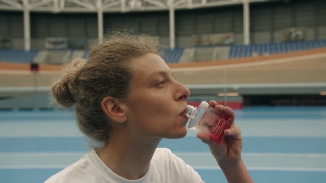 Video Reference: sports, fun, sport venue, leisure, competition event, water, girl, competition, Person