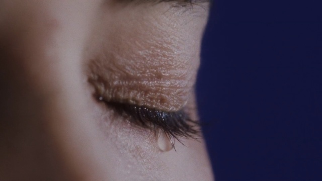 Video Reference: eyebrow, eyelash, nose, lip, close up, cheek, chin, eye, forehead, macro photography