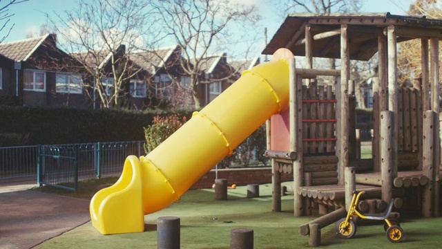 Video Reference: Playground, Public space, Outdoor play equipment, Chute, Human settlement, Playground slide, City, Yellow, Recreation, Play