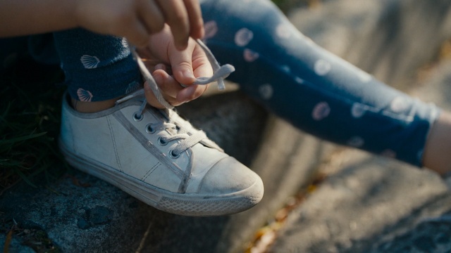 Video Reference: Footwear, Shoe, Blue, Sneakers, Skate shoe, Outdoor shoe, Jeans, Denim, Plimsoll shoe, Athletic shoe