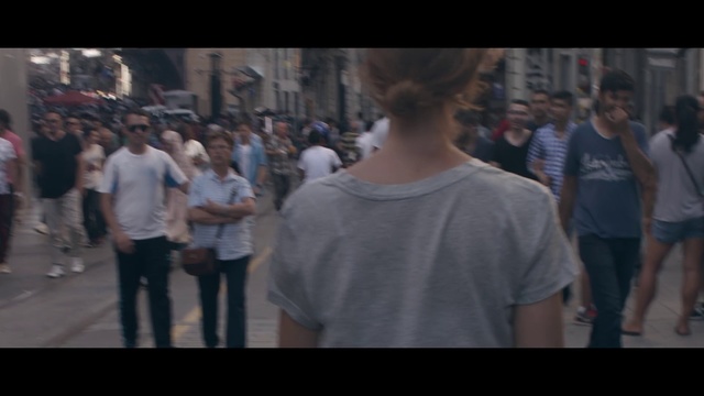 Video Reference: People, Crowd, Snapshot, Pedestrian, Human, Fashion, Street, Street fashion, Photography, T-shirt