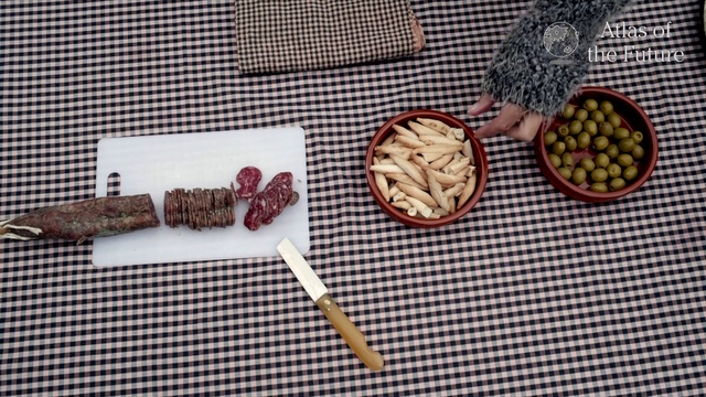 Video Reference: Placemat, Textile, Tablecloth, Food, Cuisine, Linens, Dish, Vegetarian food