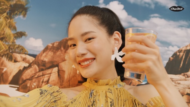 Video Reference: skin, beauty, girl, smile, happiness, fun, vacation, Person