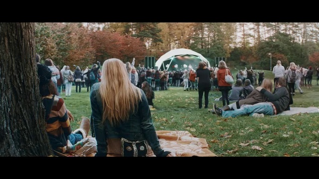 Video Reference: People, Crowd, Social group, Community, Public space, Tree, Youth, Event, Fun, Picnic