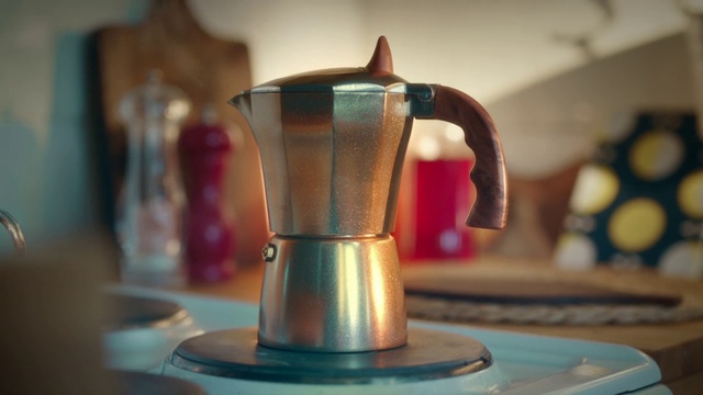 Video Reference: Moka pot, Coffee percolator, Small appliance, Kettle, Home appliance, Kitchen utensil, Coffeemaker, Kitchen appliance
