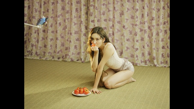 Video Reference: Leg, Joint, Footwear, Sitting, Photography, Human leg, Shoe, Flesh, Photo shoot, Person