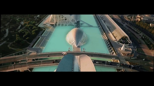 Video Reference: Nature, Aerial photography, Landmark, Daytime, Metropolitan area, Architecture, Urban area, Water, Leisure, City