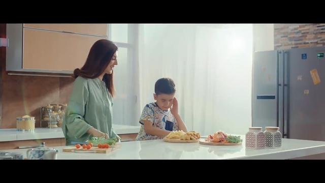 Video Reference: Room, Eating, Child, Meal, Snack