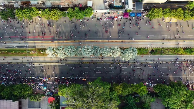 Video Reference: Urban design, Reflection, Metropolitan area, Urban area, Public space, Residential area, Landscape, Tree, Birds-eye view, Architecture