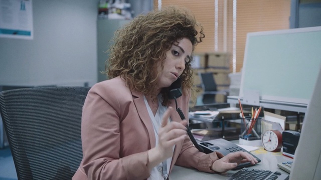 Video Reference: electronic device, technology, girl, job