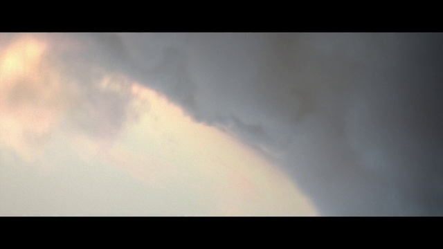 Video Reference: Sky, Cloud, Atmosphere, Daytime, Nature, Atmospheric phenomenon, Morning, Cumulus, Sunlight, Geological phenomenon