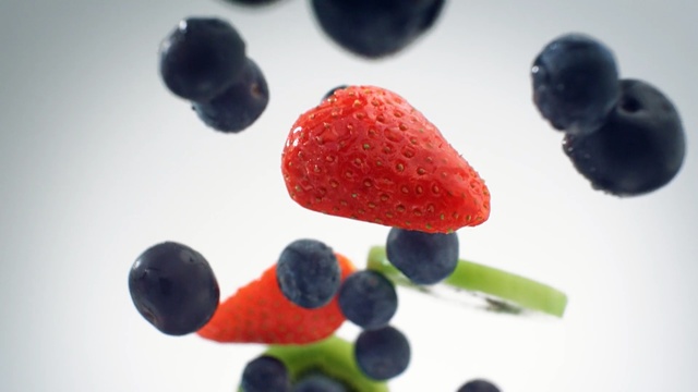 Video Reference: Berry, Fruit, Frutti di bosco, Plant, Food, Superfruit, Strawberry, Strawberries, Blackberry, Bilberry