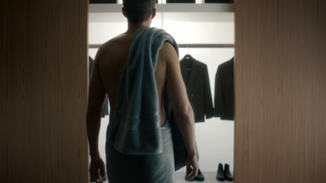 Video Reference: Shoulder, Standing, Arm, Back, Joint, Male, Muscle, Room, Leg, Human body