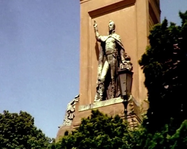 Video Reference: Statue, Monument, Landmark, Memorial, Classical sculpture, Sculpture, National historic landmark, Architecture, Art, Tree