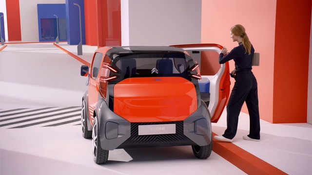 Video Reference: Land vehicle, Vehicle, Car, Motor vehicle, Auto show, Automotive design, City car, Compact car, Concept car, Electric car