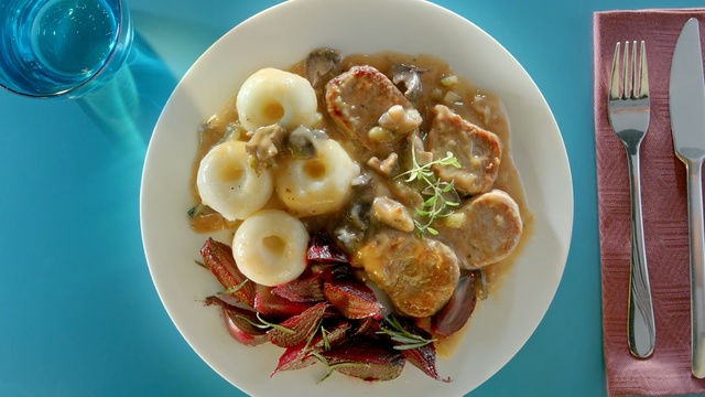 Video Reference: Dish, Food, Cuisine, Ingredient, Produce, Staple food, Orecchiette, Recipe, Meat, Vegetarian food