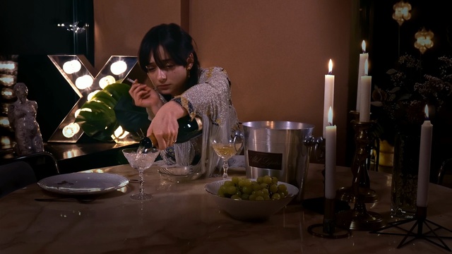 Video Reference: drink, restaurant, glass, night, event, flower