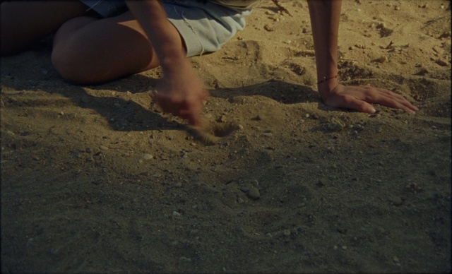 Video Reference: Leg, Foot, Toe, Barefoot, Soil, Human leg, Joint, Arm, Human body, Sand