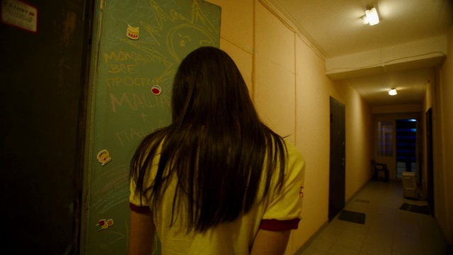 Video Reference: Hair, Yellow, Standing, Hairstyle, Snapshot, Long hair, Fun, Back, Room, Black hair