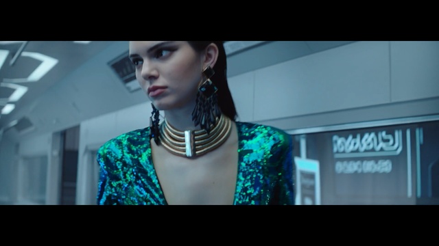Video Reference: Turquoise, Beauty, Fashion, Necklace, Eye, Lip, Street fashion, Model, Neck, Fashion accessory, Person