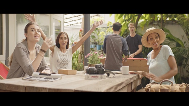 Video Reference: Facial expression, Conversation, Fun, Friendship, Sitting, Photography, Table, Adaptation, Smile, Happy, Person