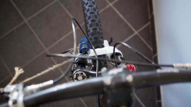 Video Reference: Bicycle wheel, Bicycle part, Bicycle tire, Tire, Bicycle, Vehicle, Bicycle drivetrain part, Spoke, Wheel, Road bicycle