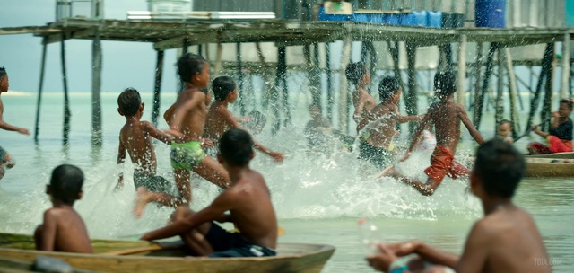 Video Reference: Water, Bathing, Water park, Fun, Leisure, Leisure centre, Recreation, Swimming pool, Vacation, Amusement park