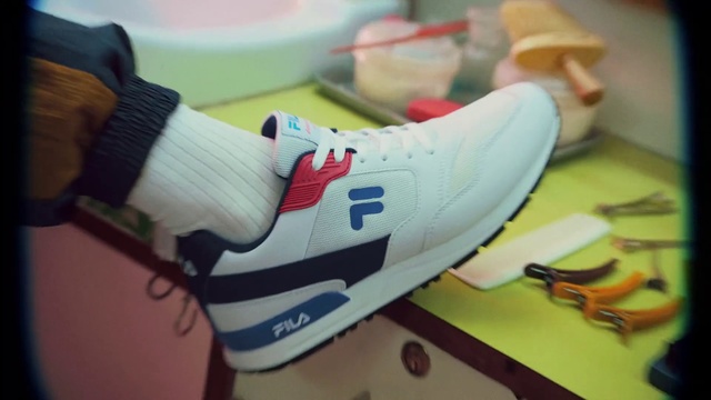 Video Reference: Footwear, White, Shoe, Sneakers, Sportswear, Carmine, Athletic shoe, Walking shoe, Outdoor shoe