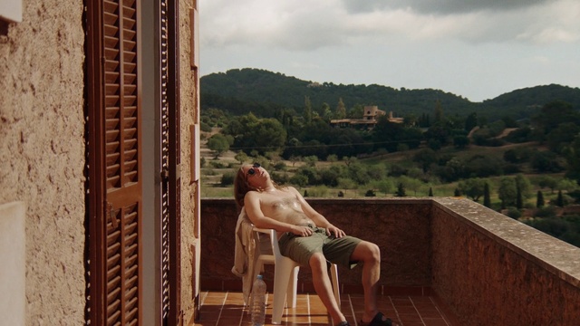 Video Reference: Sitting, Leisure, Photography