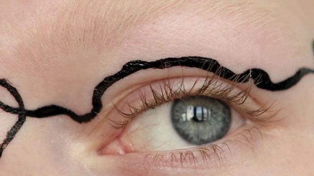 Video Reference: Eyebrow, Eyelash, Eye, Face, Skin, Close-up, Forehead, Organ, Eyelash extensions, Iris