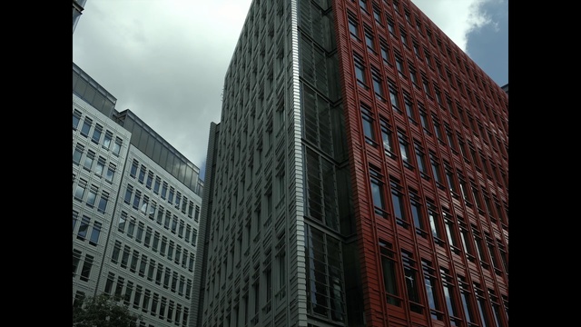 Video Reference: building, skyscraper, metropolitan area, urban area, metropolis, landmark, daytime, sky, city, tower block