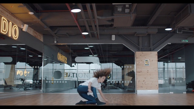 Video Reference: Sport venue, Room, Physical fitness, Flooring, Daylighting, Ceiling, Floor, Building