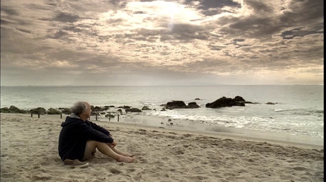 Video Reference: sea, sky, beach, body of water, horizon, ocean, cloud, shore, coast, vacation, Person