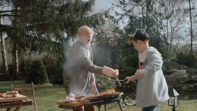 Video Reference: Barbecue, Outdoor grill, Recreation, Grilling, Cooking, Picnic, Cuisine