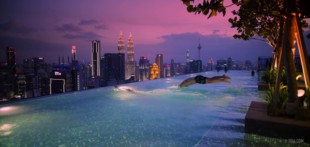 Video Reference: Skyline, City, Cityscape, Human settlement, Landmark, Sky, Natural landscape, Metropolitan area, Dusk, Skyscraper