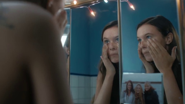 Video Reference: Face, Fun, Head, Snapshot, Shoulder, Organ, Arm, Eye, Selfie, Human