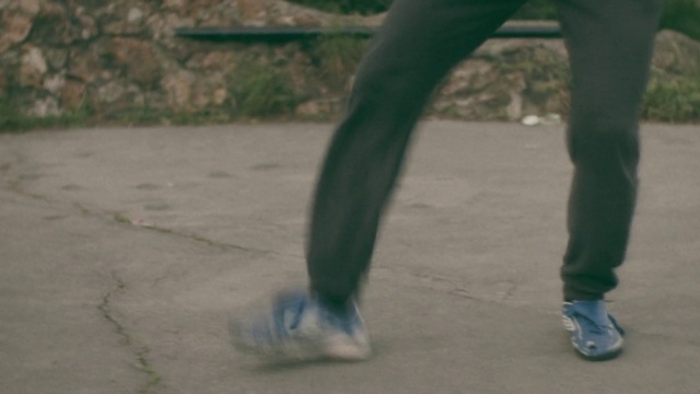 Video Reference: Green, Leg, Jeans, Human leg, Footwear, Walking, Shoe, Trousers, Person