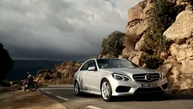 Video Reference: Land vehicle, Vehicle, Car, Luxury vehicle, Personal luxury car, Automotive design, Mid-size car, Mercedes-benz, Mode of transport, Wheel