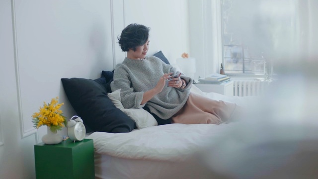 Video Reference: furniture, sitting, couch, chair, product, table, comfort, girl